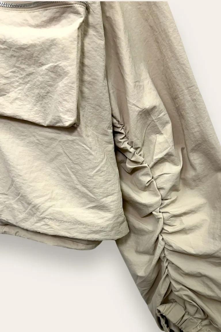 Giacca a bomber cropped con due tasche frontali YY-10722/Beige LOVEme