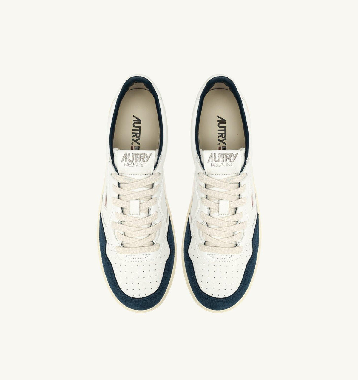 Sneaker medialist, in pelle bianca ed inserti in camoscio 