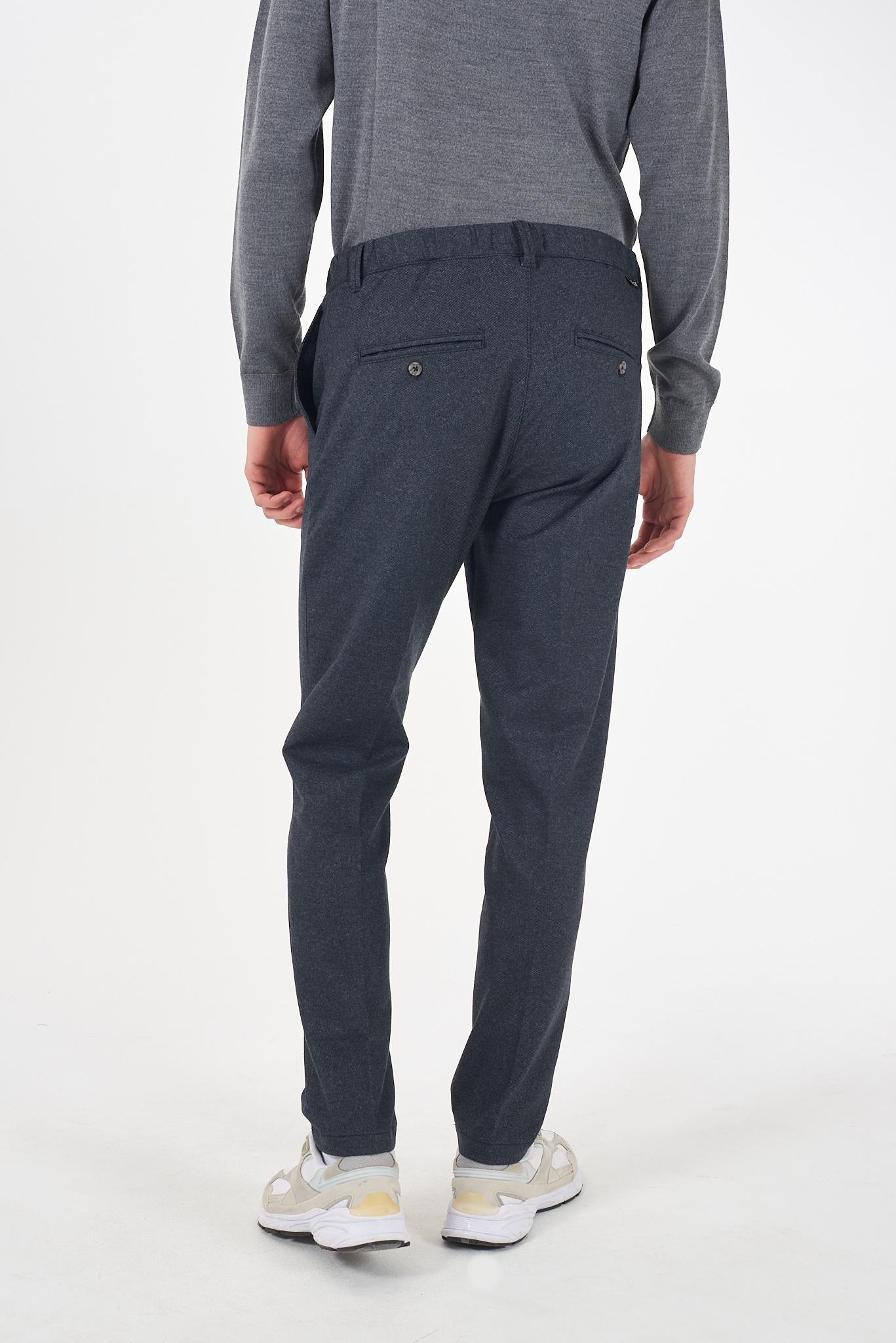 P680 WY00/2710 YES ZEE