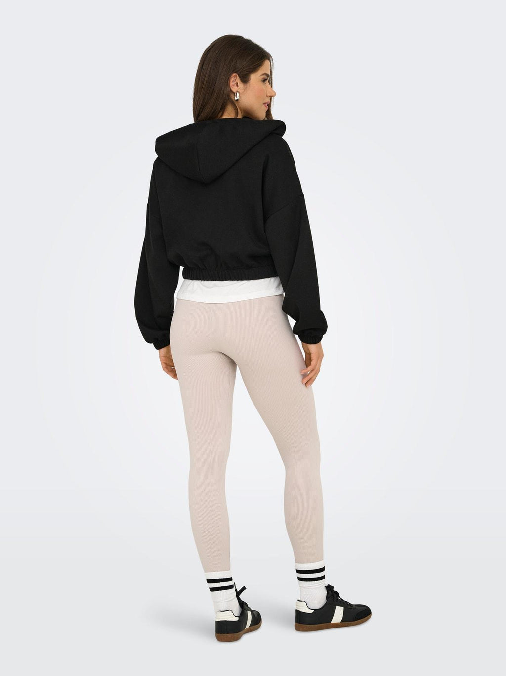 15346449/Black ONLY
