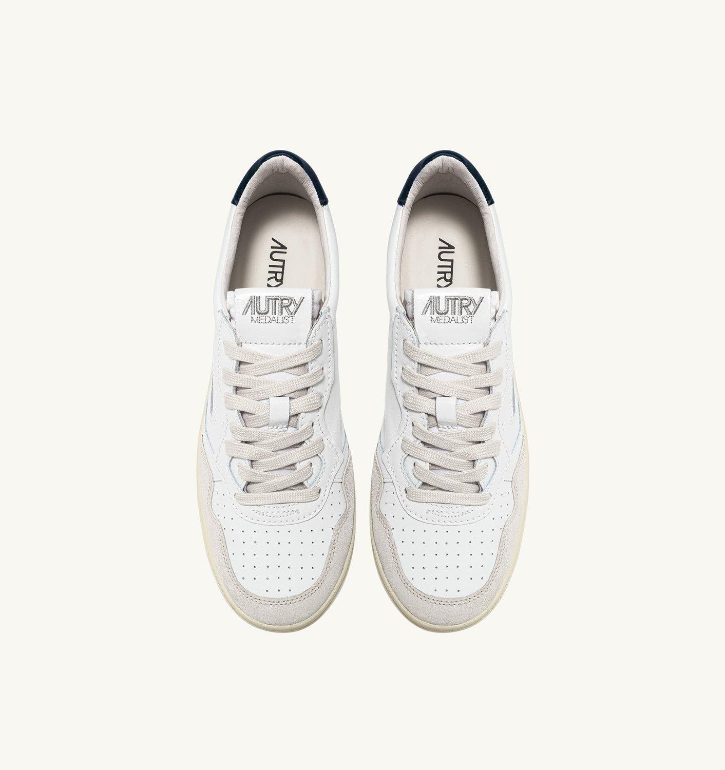 SNEAKERS ''MEDALIST LOW'' AULM-LS28/WHITE-BLUE AUTRY