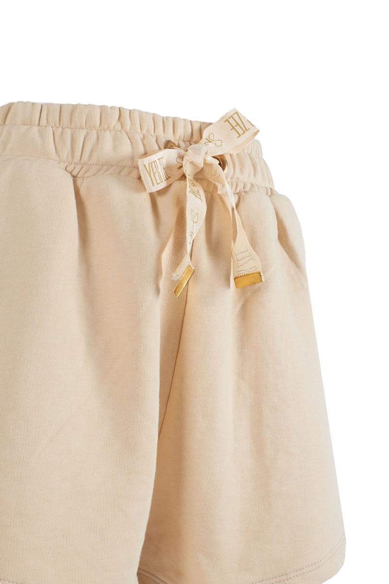 P299 SNJJ/0222 YES ZEE