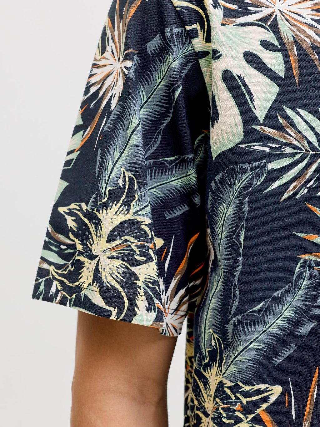 JJHONOLULU AOP TEE SS CREW NECK 