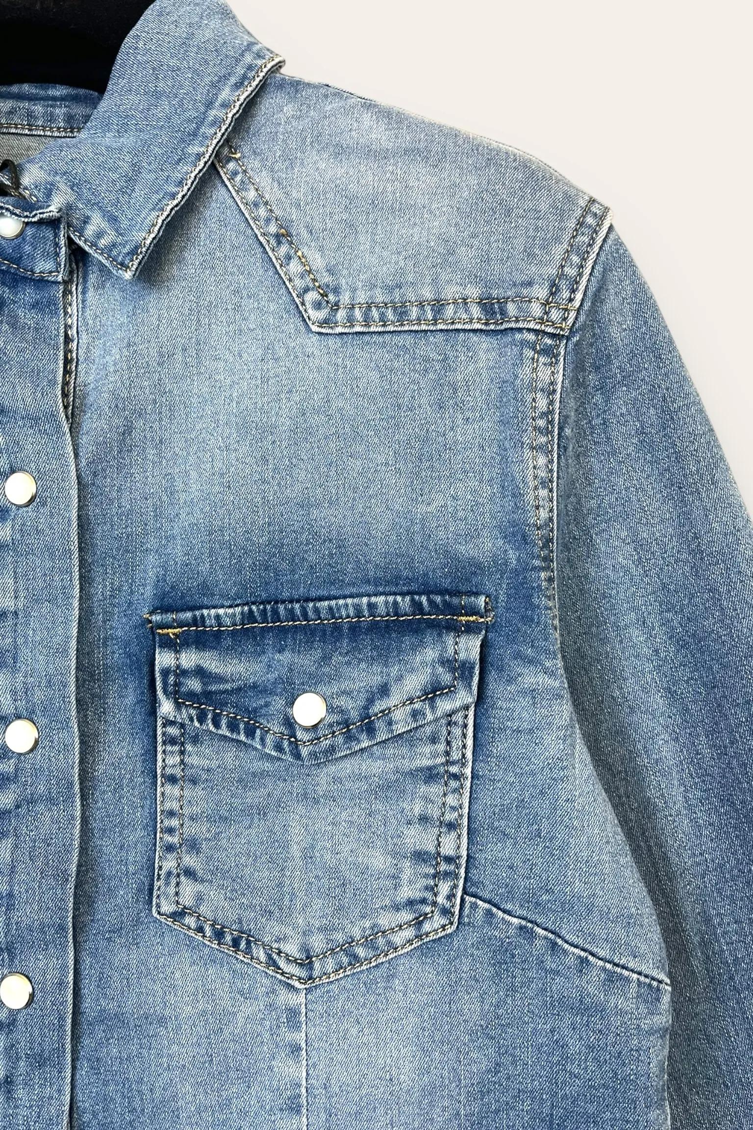 Camicia in jeans con bottoni poussoir 