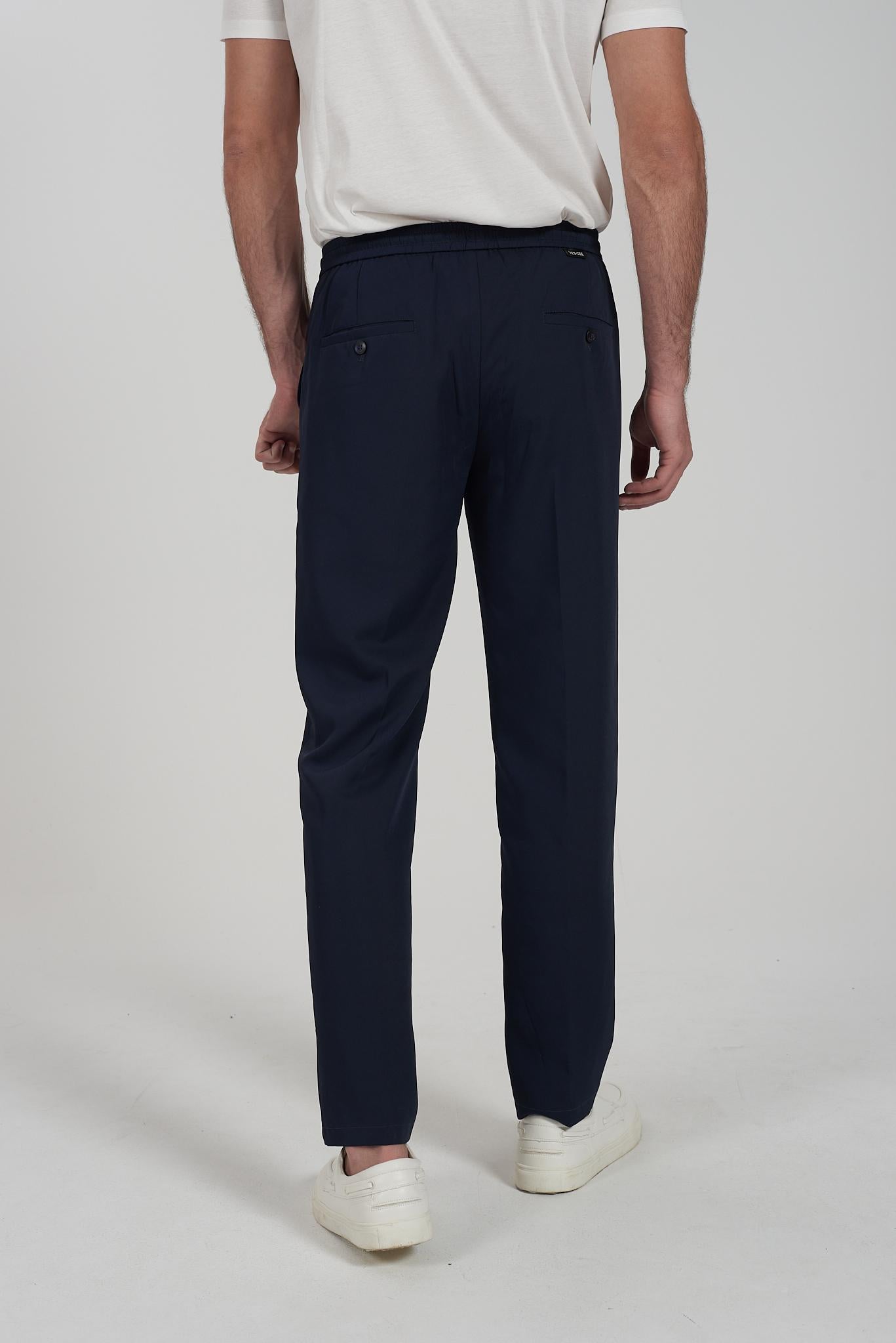 P690 KE00/0710 YES ZEE