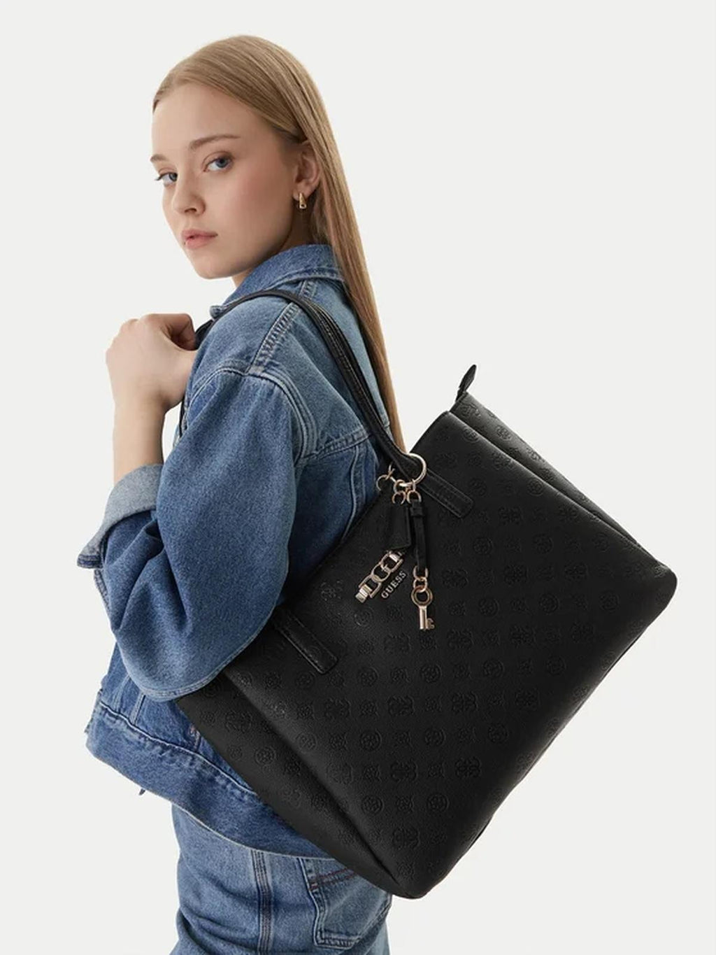 HWPD9916230/BLO GUESS
