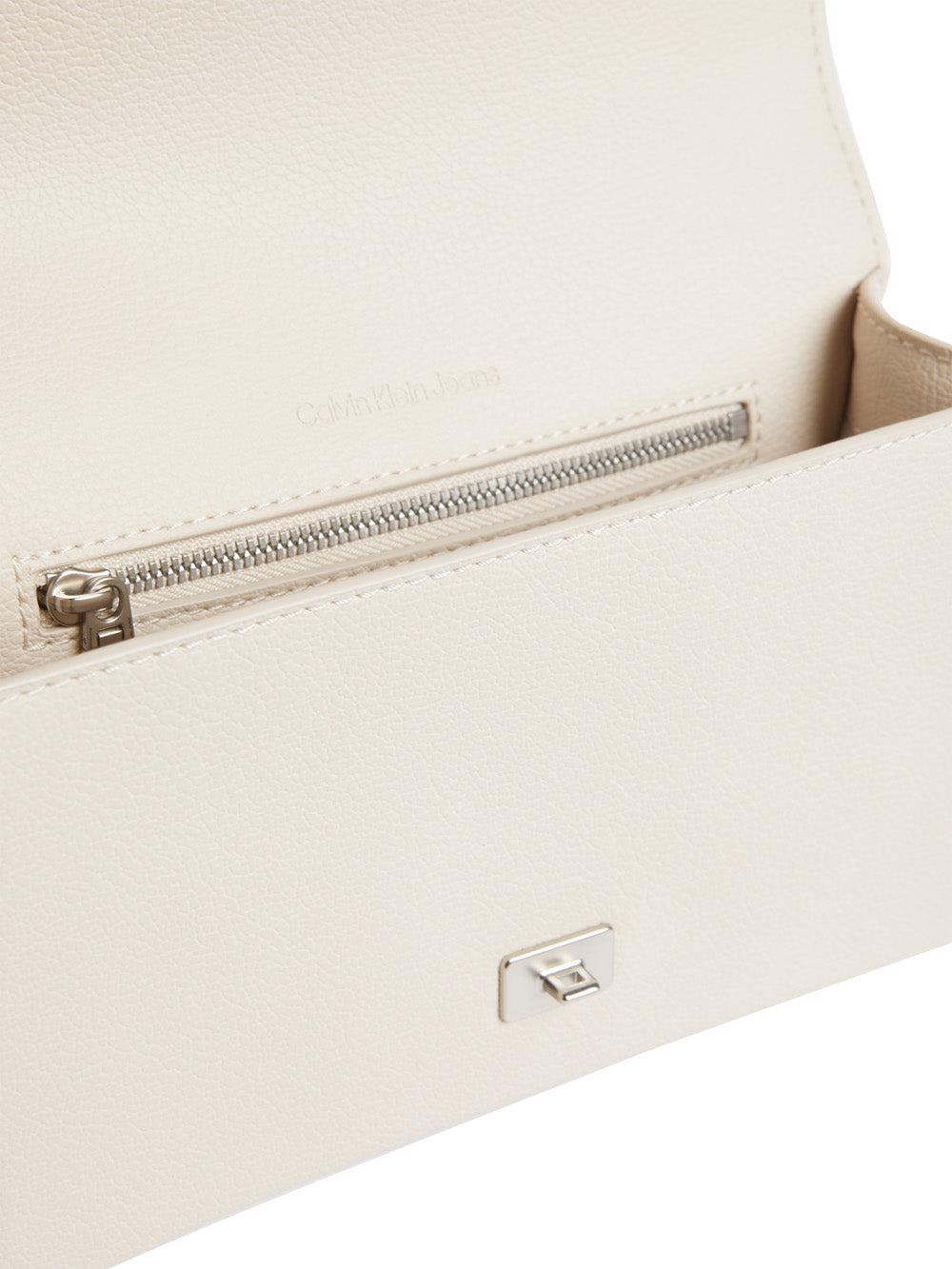 FORGED LOCK SMALL FLAP K60K612715/PCJ CALVIN KLEIN