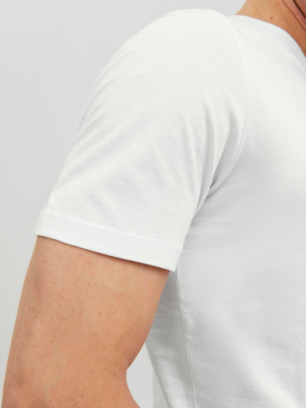 12156101/White JACK AND JONES