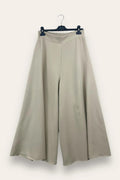Flowing skirt with elasticated back waist