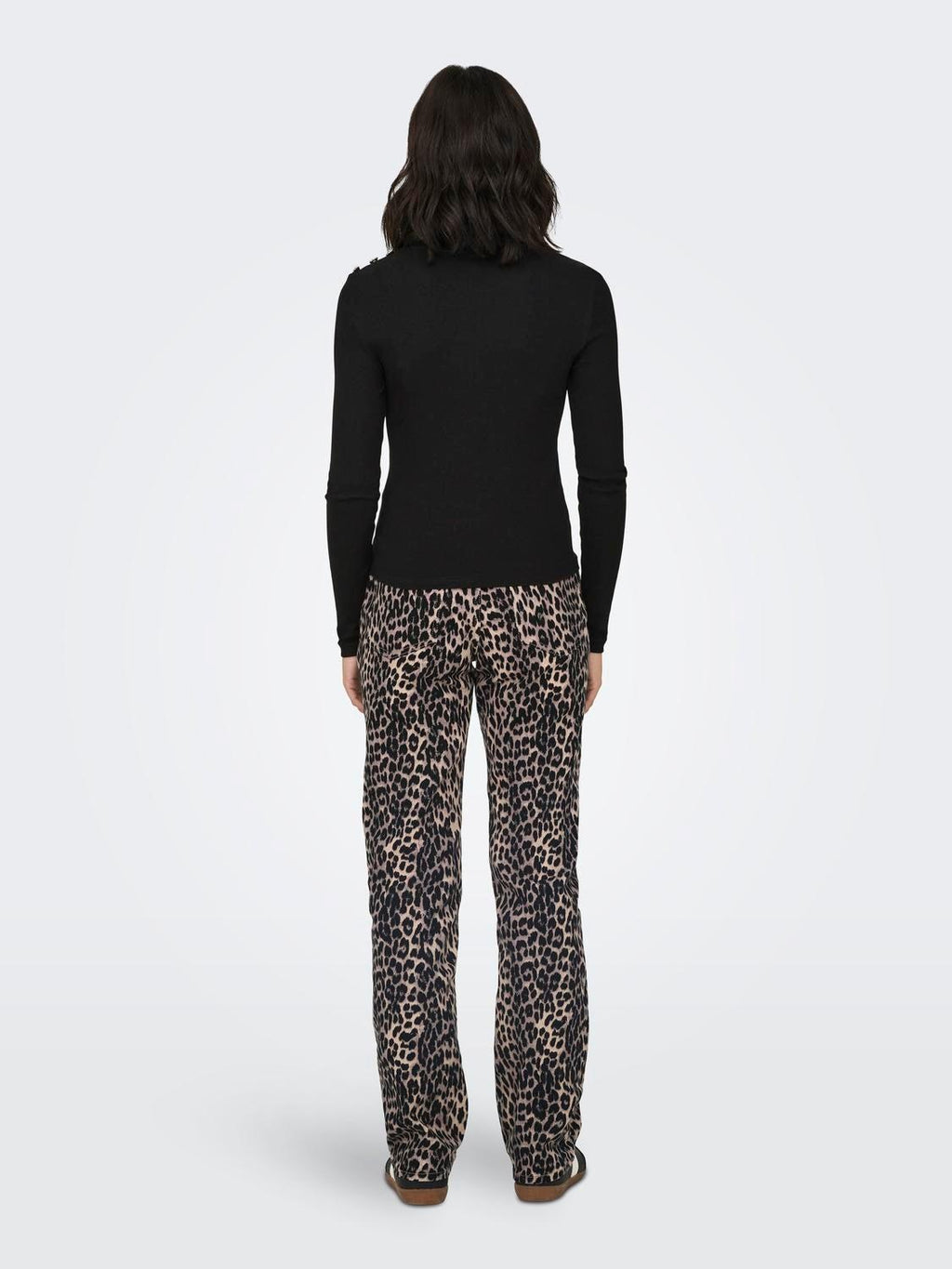 15330371/Black ONLY