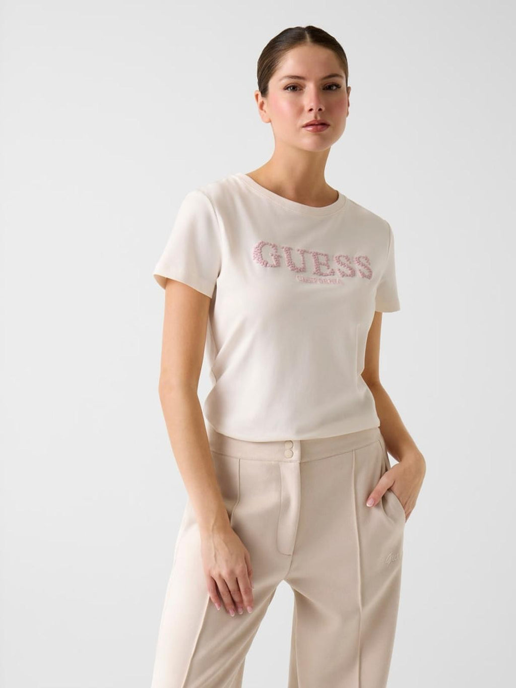 V6RI11J1314/G012 GUESS