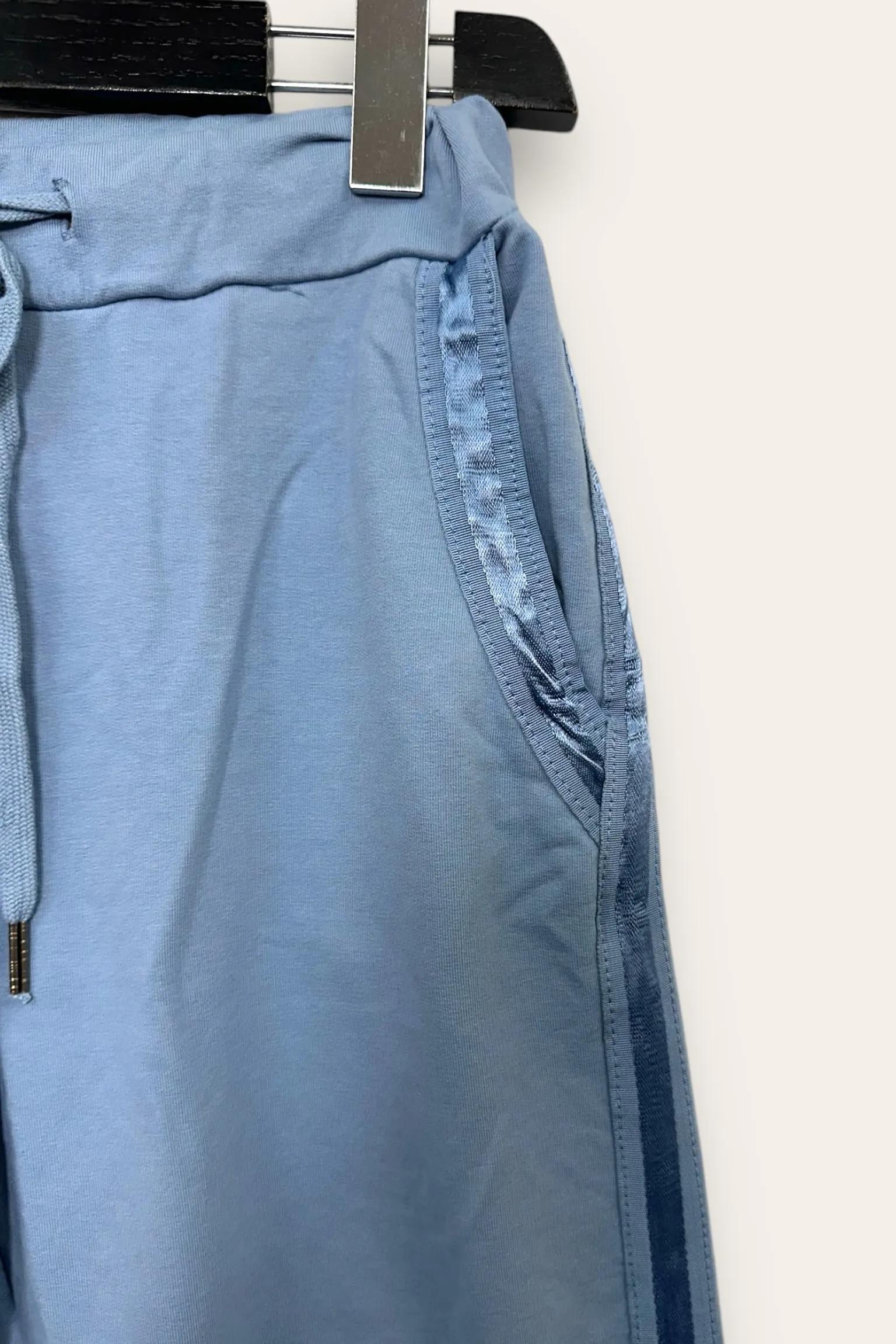Pantalone in felpa con banda laterale in raso VA-10689-VA-818171/Azzurro LOVEme