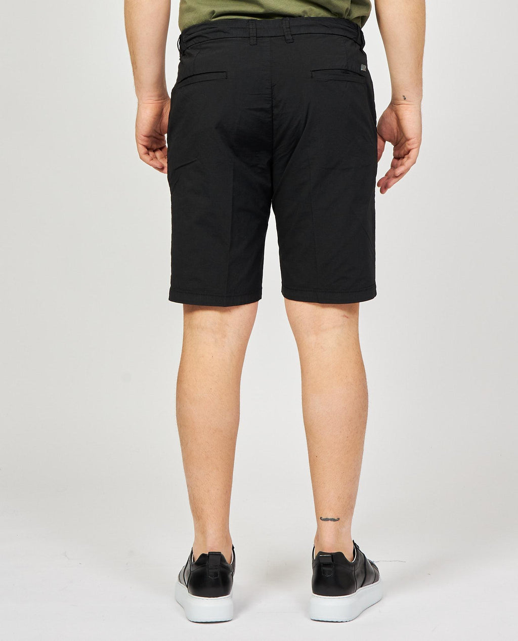 P798 WV00/0801 YES ZEE