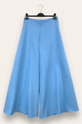 Flowing skirt with elasticated back waist