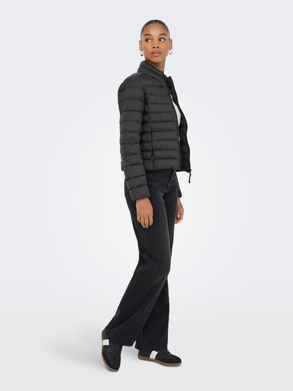 15351967/Black ONLY