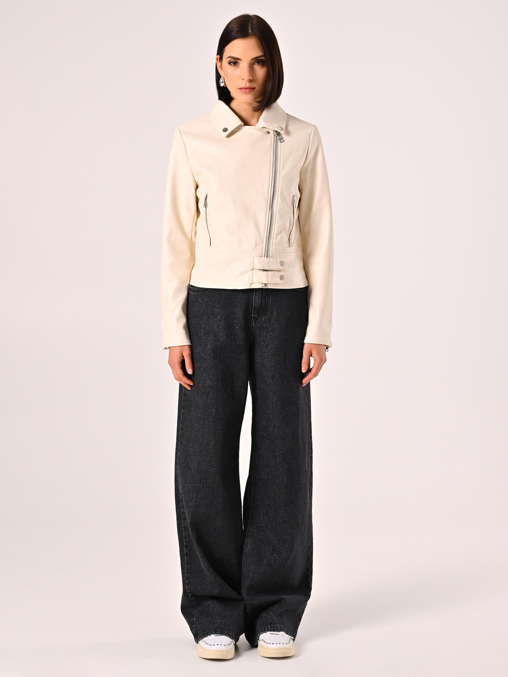 SS25STYLE06 GIUBB CORTO CHIODO 