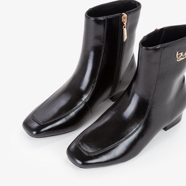 ANKLE BOOTS 