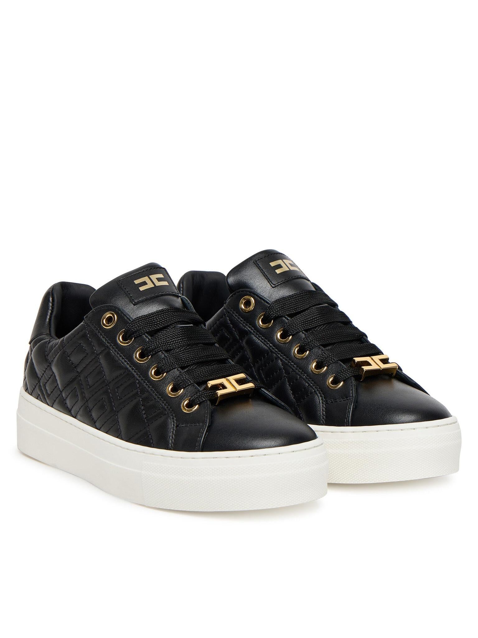 SNEAKER 