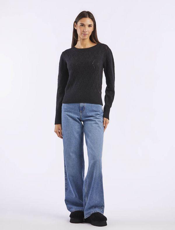 MAGLIA GIROCOLLO CON PUNZONATURE 