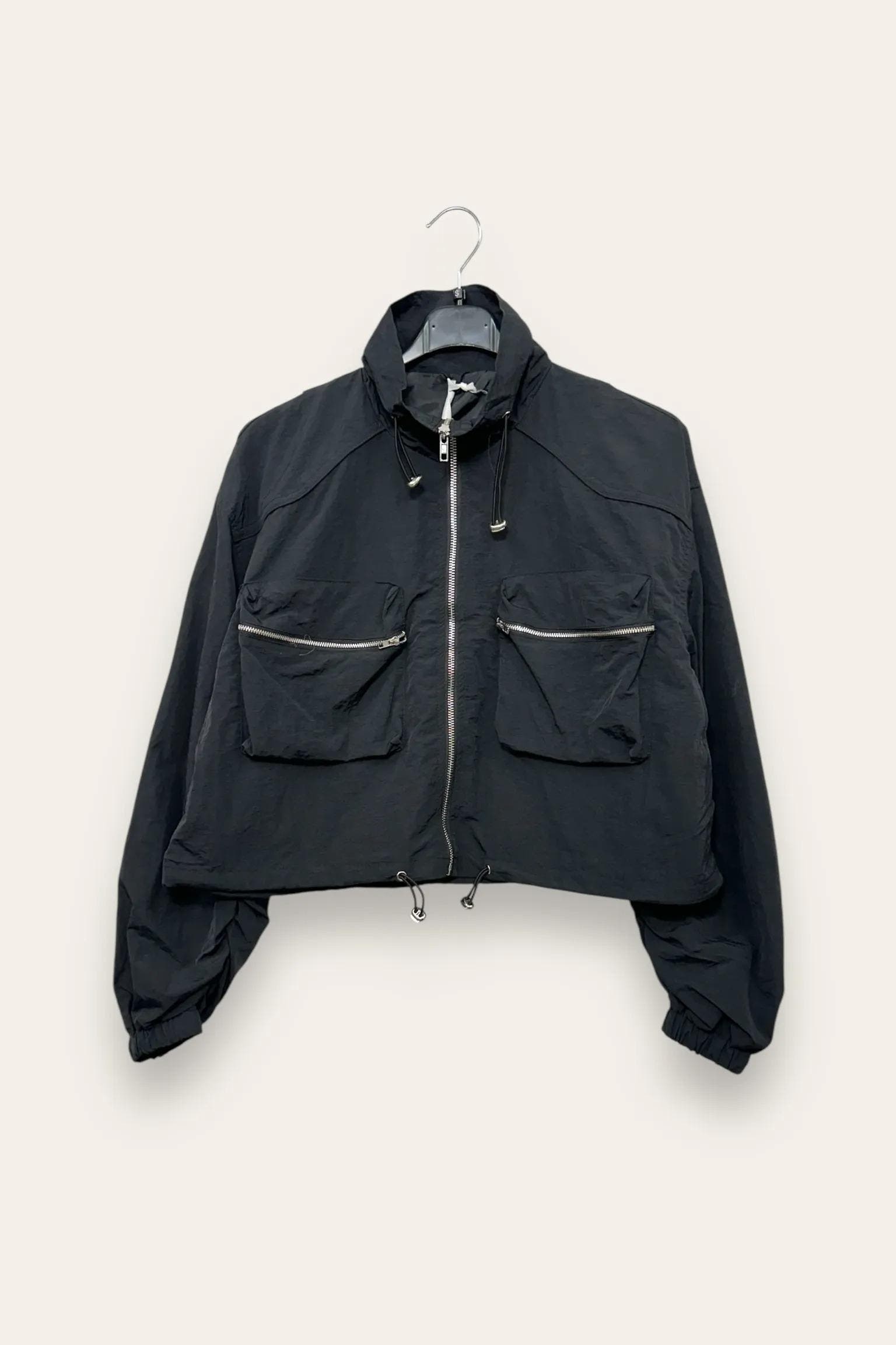 Giacca a bomber cropped con due tasche frontali YY-10722/Nero LOVEme