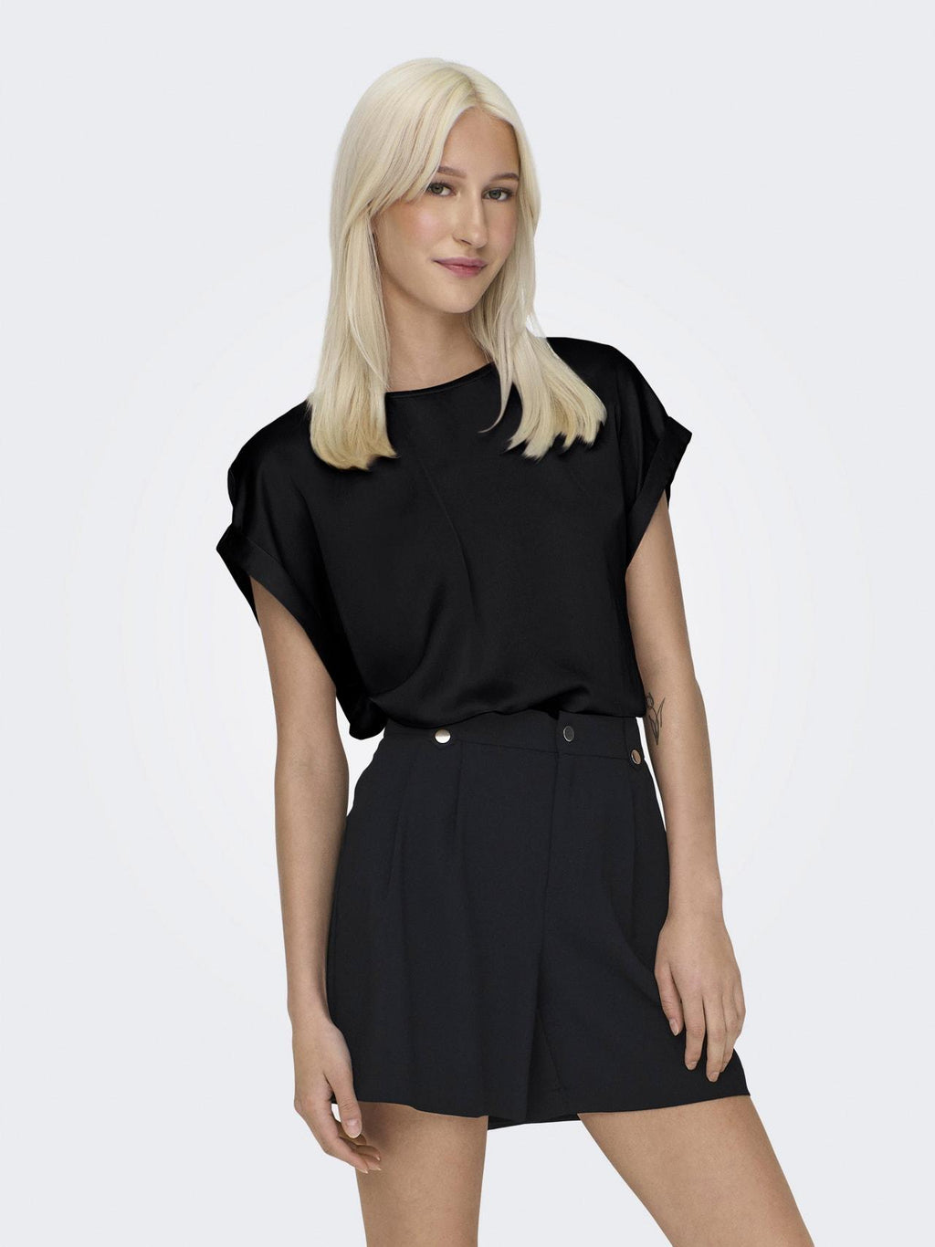 15303413/Black ONLY