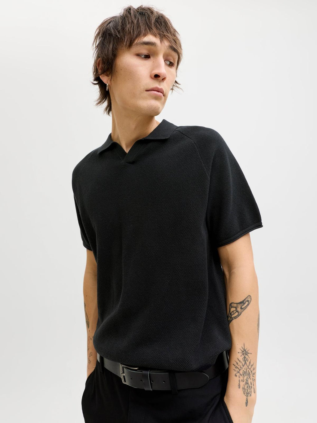 JJHILL KNIT SPLIT NECK SS26 