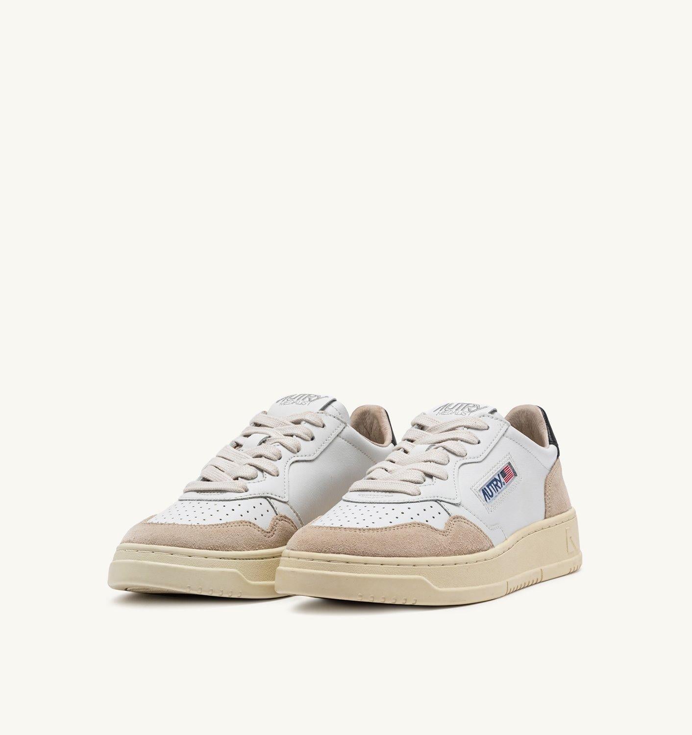 MEDALIST LOW MAN LEAT/SUEDE AULM-LS21/WHT/BLK AUTRY
