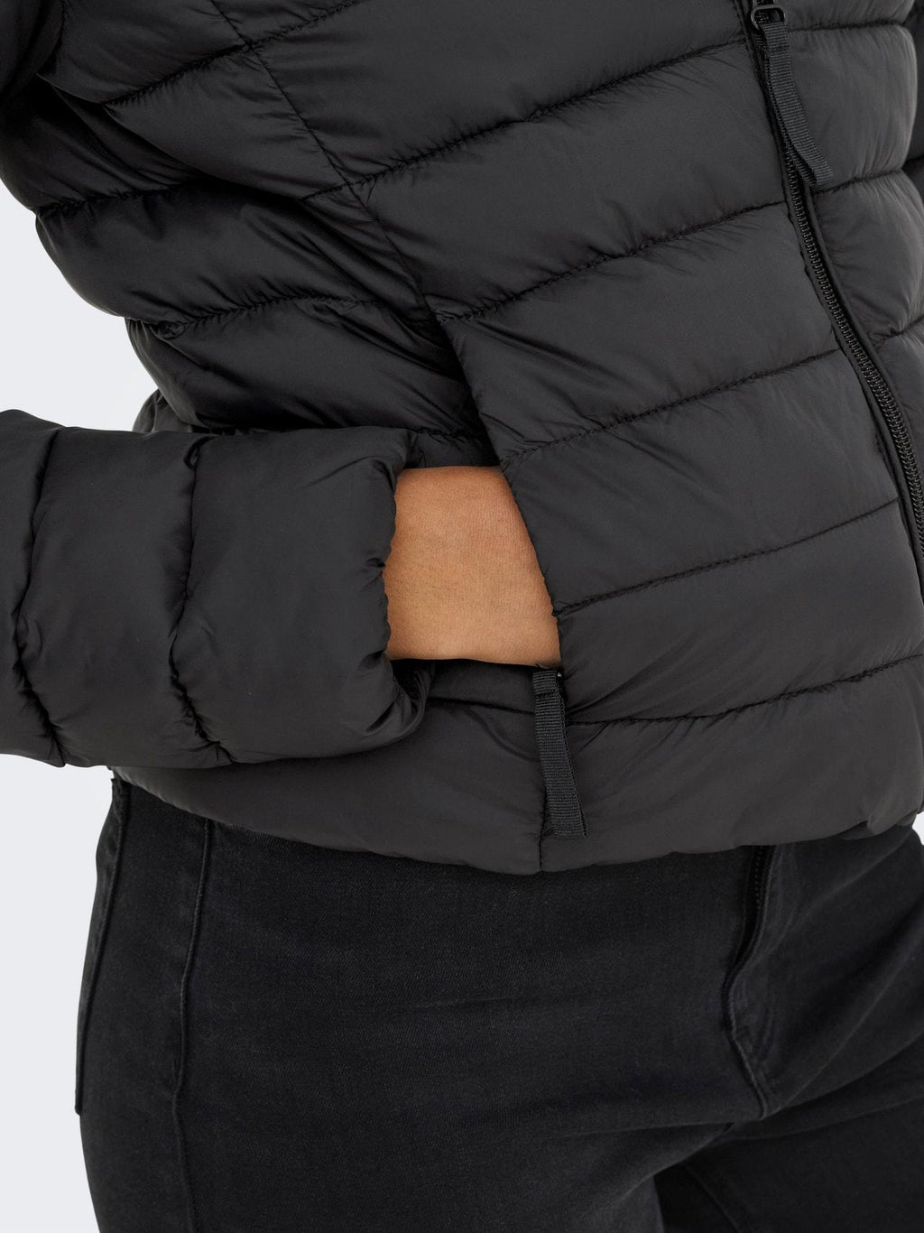 15351967/Black ONLY