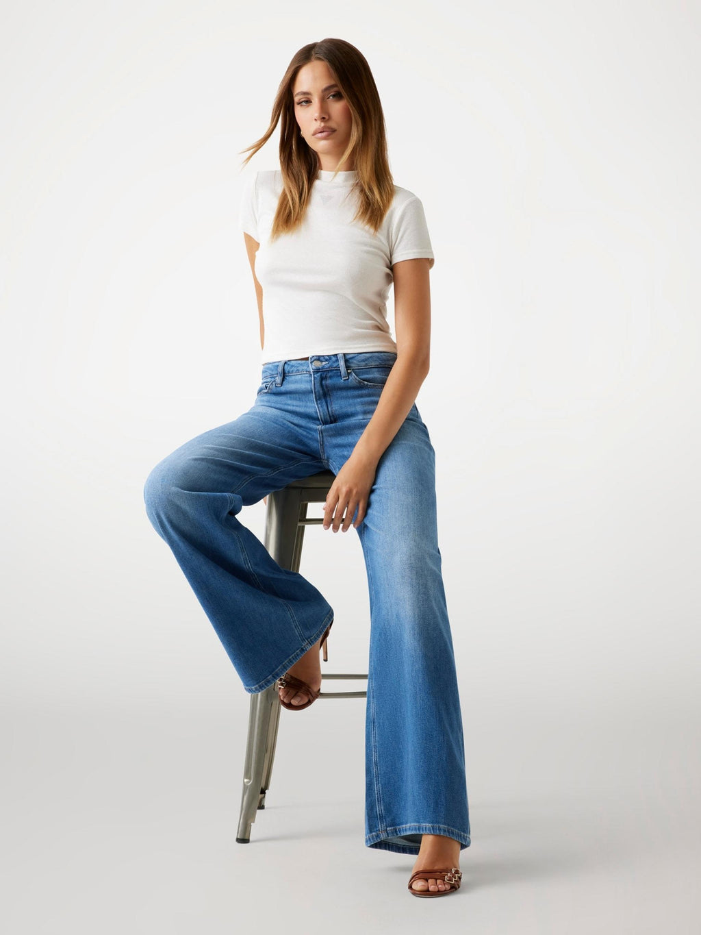 W5BA82D0614/WNWA GUESS