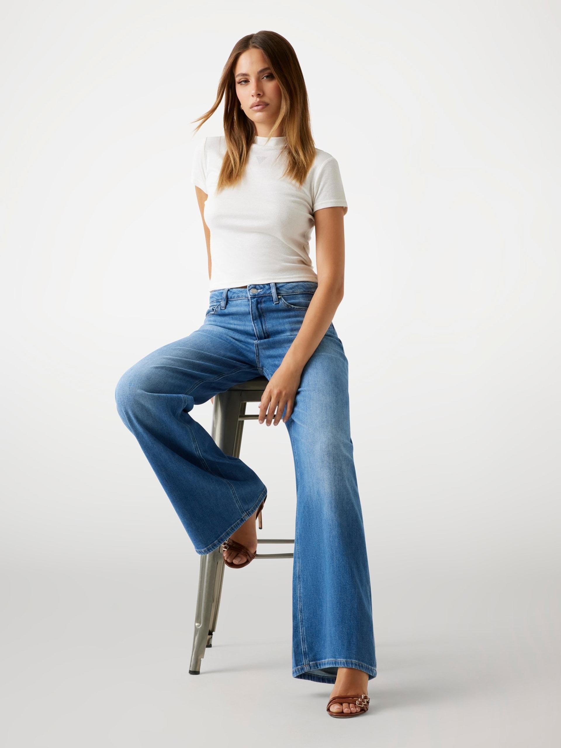 W5BA82D0614/WNWA GUESS