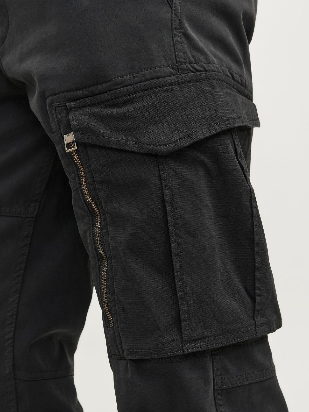 12260912/BLACK JACK AND JONES