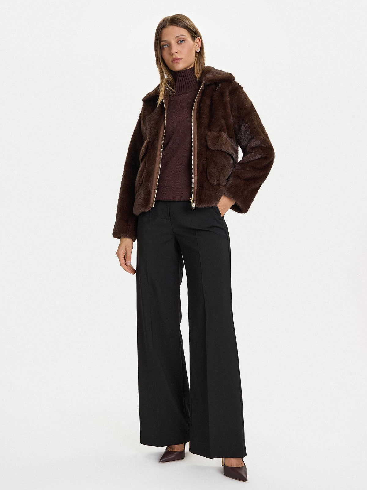 FW25STYLE32 CAPP PELLICCIA CORTA CON TASCONI 