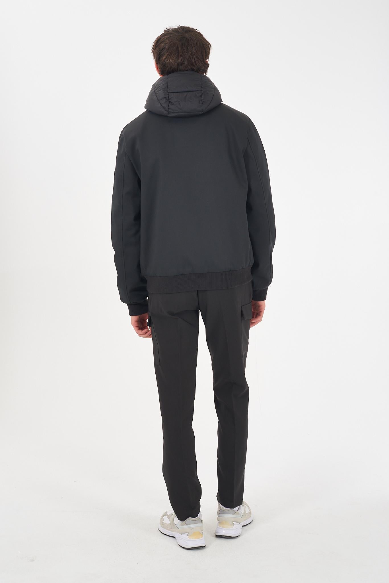 J831 KB00/0801 YES ZEE