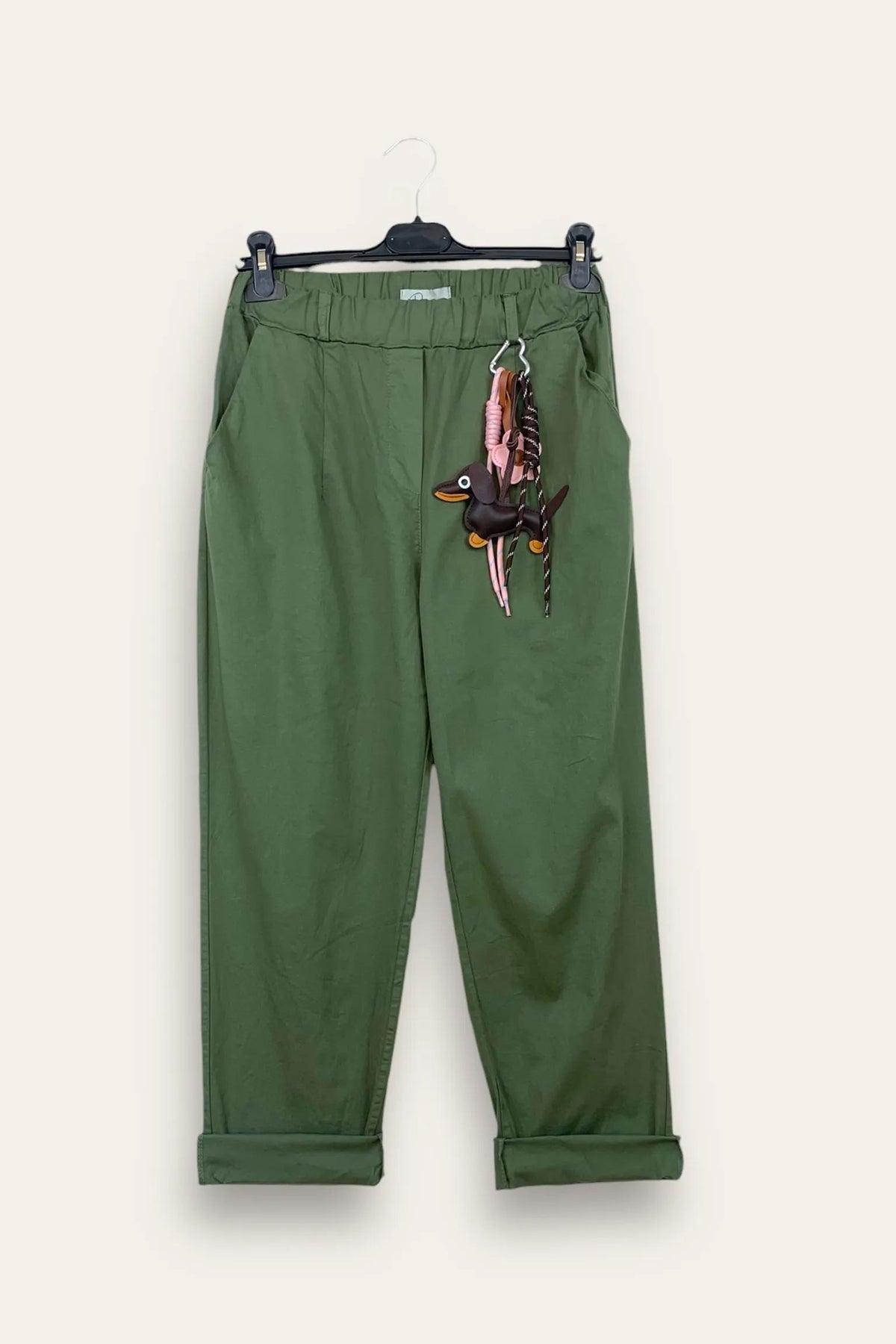 Pantalone baggy con elastico in vita e portachiavi 