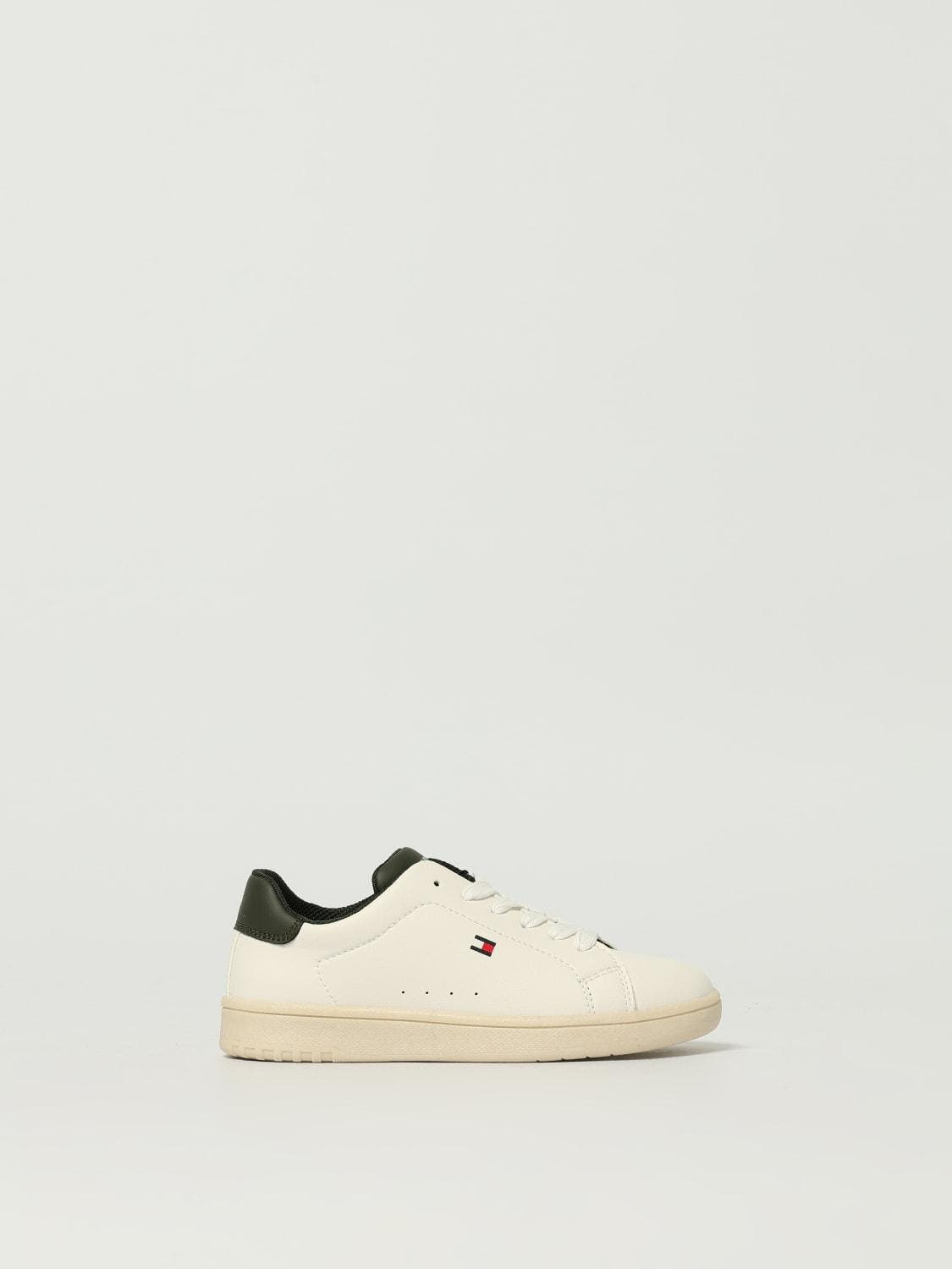 SNEAKER 
