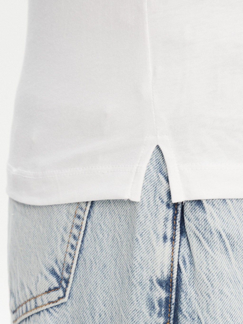 W5YI40I3Z14/G011 GUESS