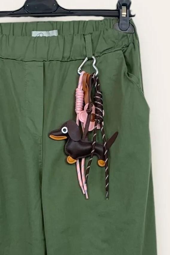 Pantalone baggy con elastico in vita e portachiavi 