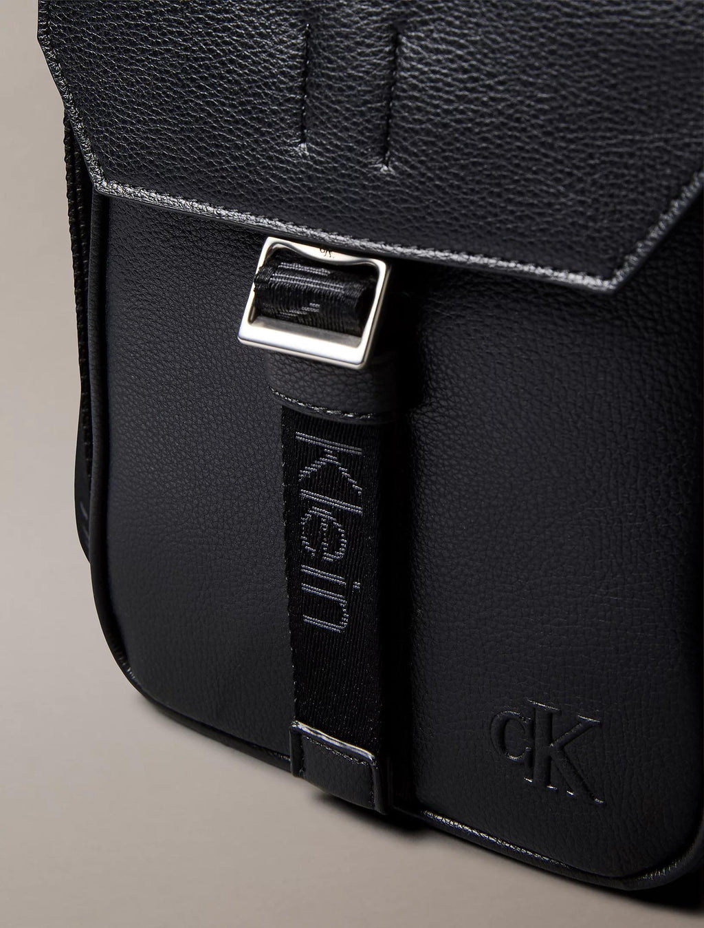 CARGO FLAP REPORTER LV04D3131G/UB1 CALVIN KLEIN