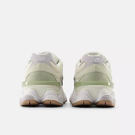 New Balance SNEAKERS 9060 IN PELLE E TESSUTO MULTICOLOR 