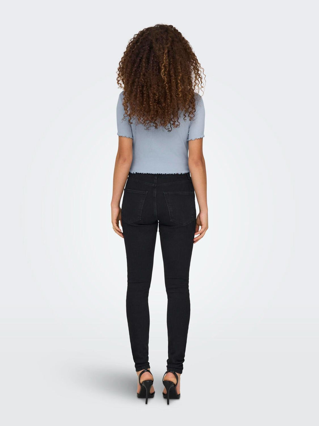 ONLBETTY S/S V-NECK TOP CC JRS 