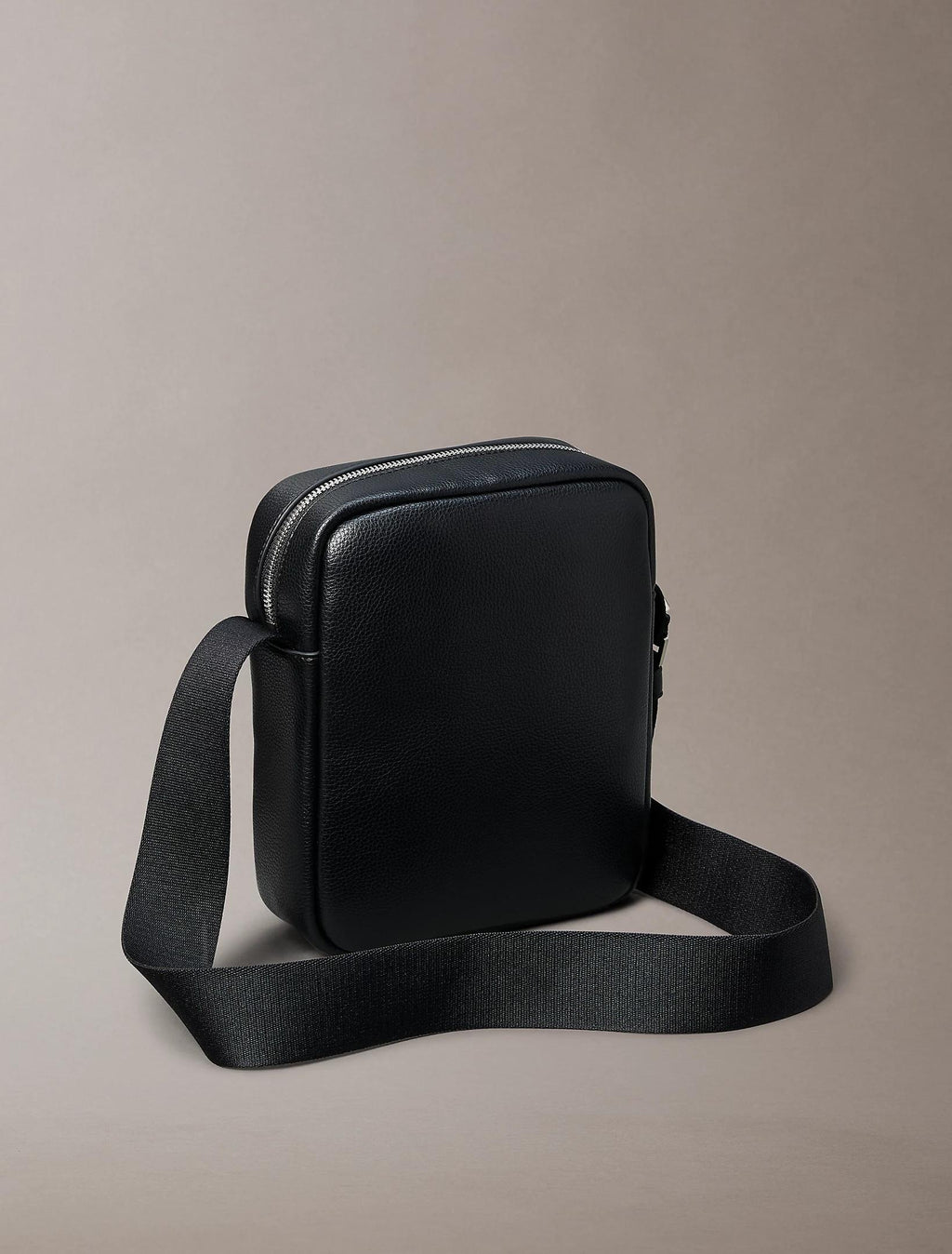 RAISED REPORTER LV04D3160G/UB1 CALVIN KLEIN