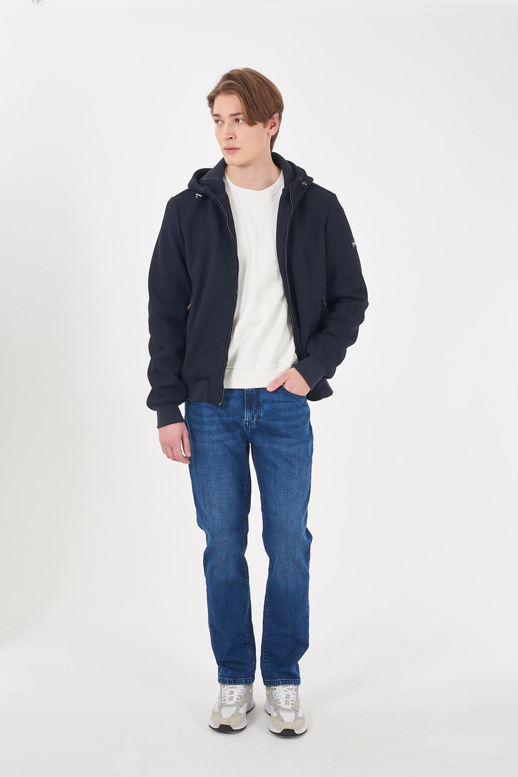 J844 Q500/0713 YES ZEE