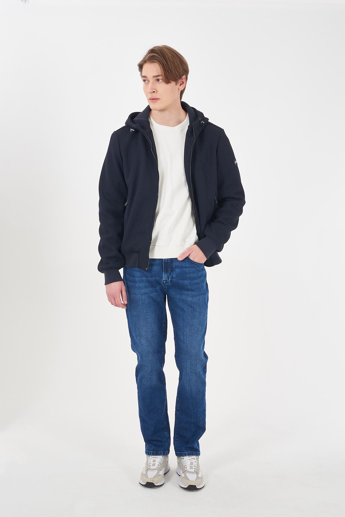 J844 Q500/0713 YES ZEE