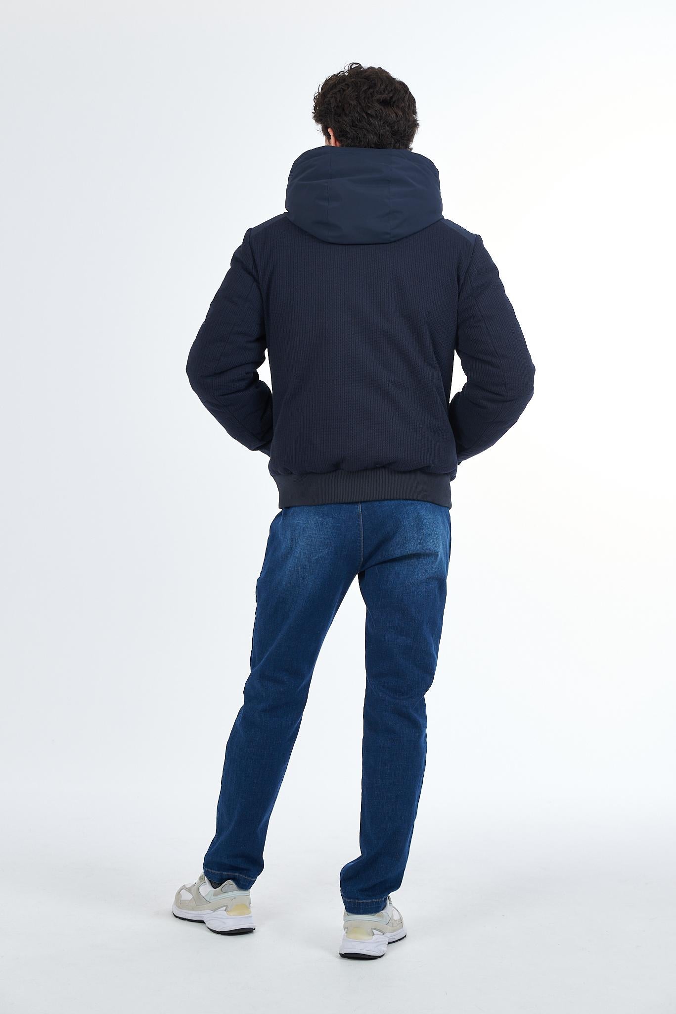 J835 QU00/0710 YES ZEE