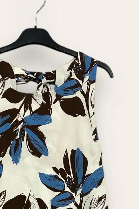 Abito in fantasia con fiocco dietro il collo 