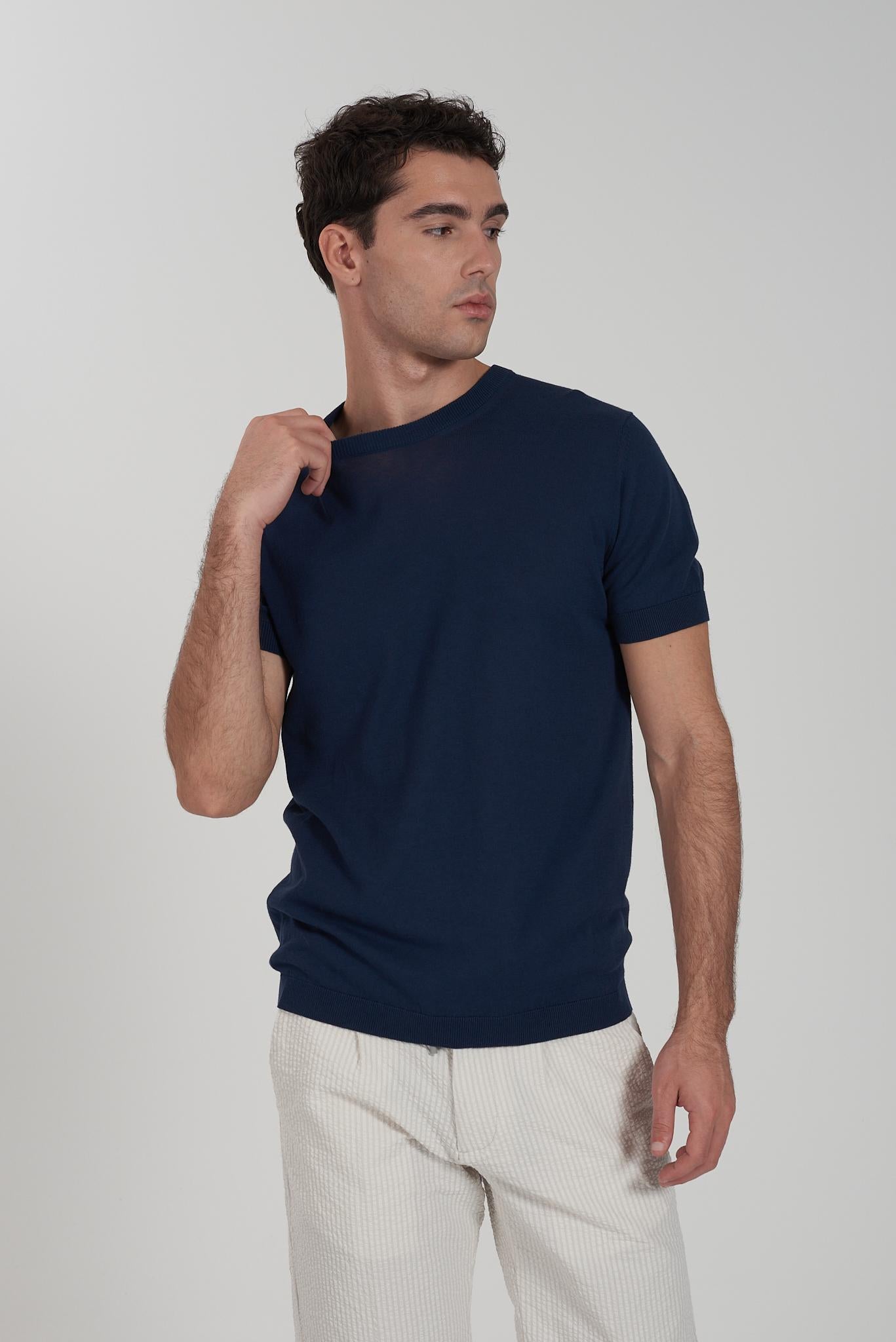 M715 DH00/0710 YES ZEE