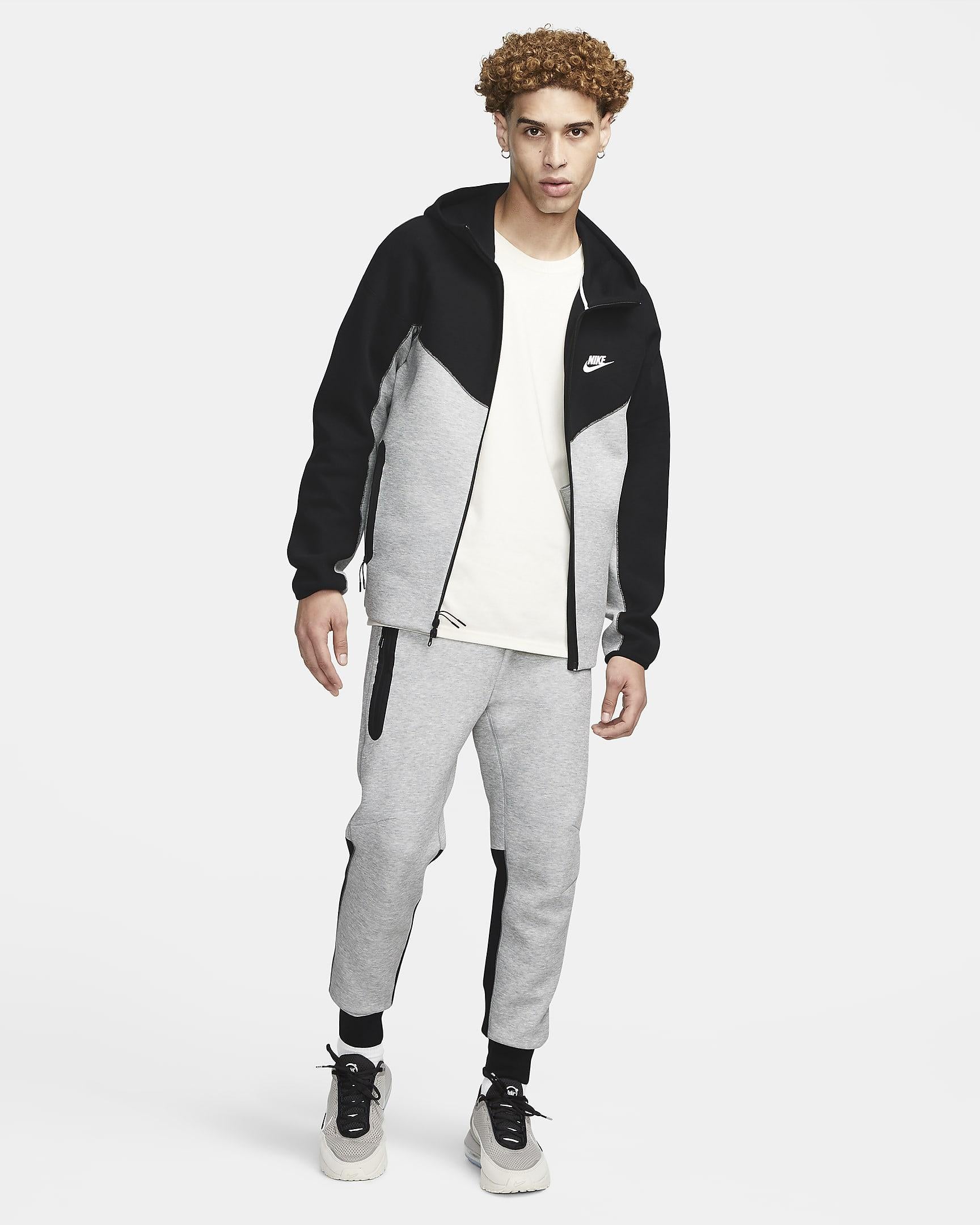NIKE SPORTSWEAR TECH FLEECE 