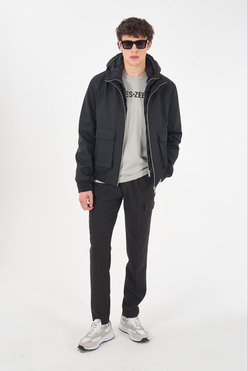 J831 KB00/0801 YES ZEE