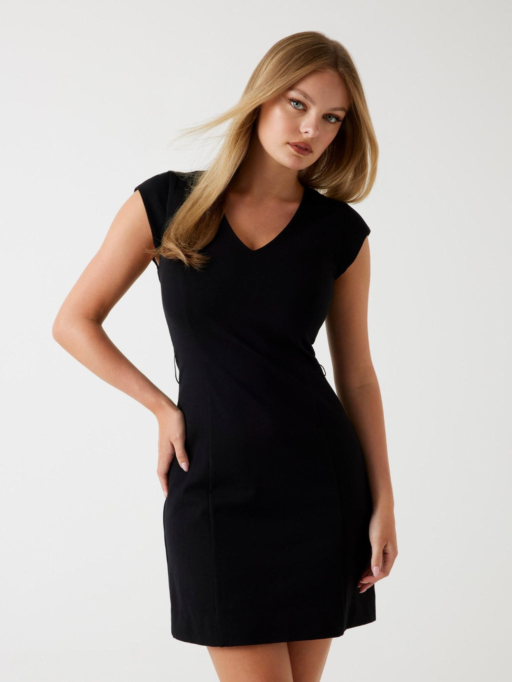 W5BK21KCMU2/JBLK GUESS