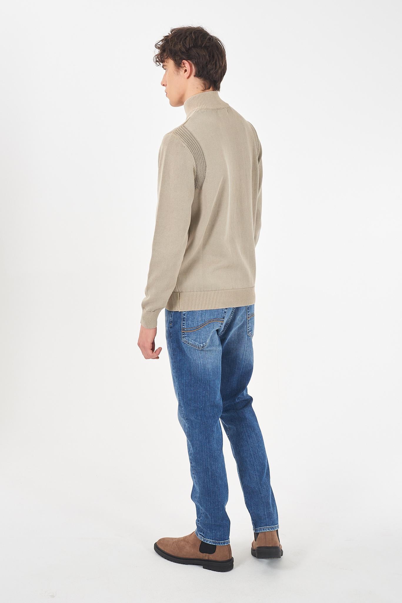 M803 HN00/0298 YES ZEE